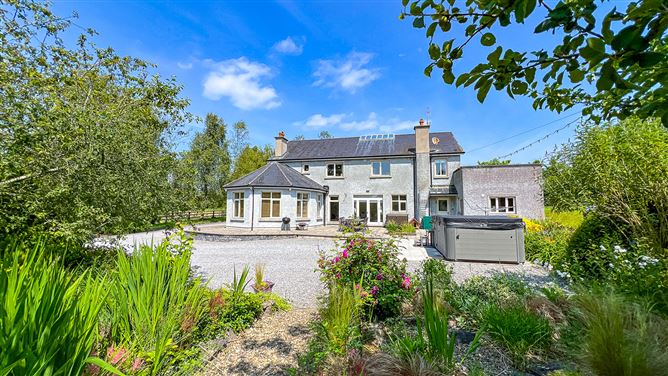 Trewithen Lodge on 5.5 acres & stables, Bonnettstown, Tullaroan Road, Co. Kilkenny
