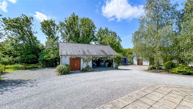 Trewithen Lodge on 5.5 acres & stables, Bonnettstown, Tullaroan Road, Co. Kilkenny
