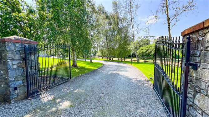 Trewithen Lodge on 5.5 acres & stables, Bonnettstown, Tullaroan Road, Co. Kilkenny