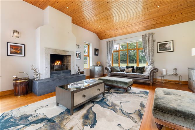 Trewithen Lodge on 5.5 acres & stables, Bonnettstown, Tullaroan Road, Co. Kilkenny
