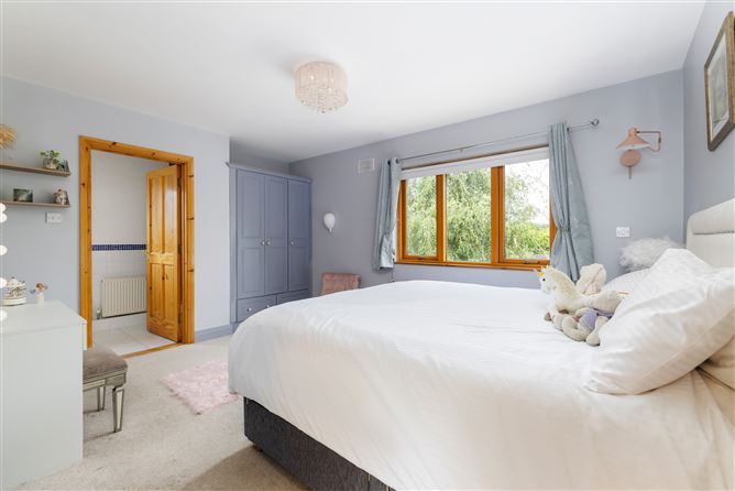 Trewithen Lodge on 5.5 acres & stables, Bonnettstown, Tullaroan Road, Co. Kilkenny