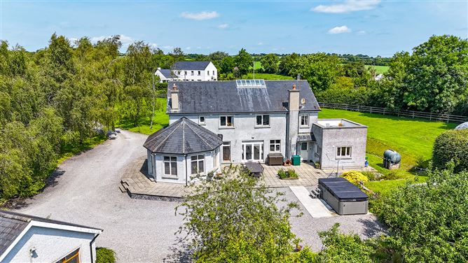 Trewithen Lodge on 5.5 acres & stables, Bonnettstown, Tullaroan Road, Co. Kilkenny