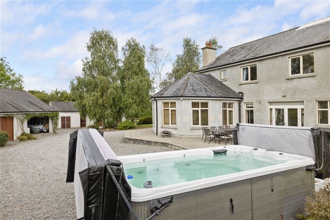 Trewithen Lodge on 5.5 acres & stables, Bonnettstown, Tullaroan Road, Co. Kilkenny