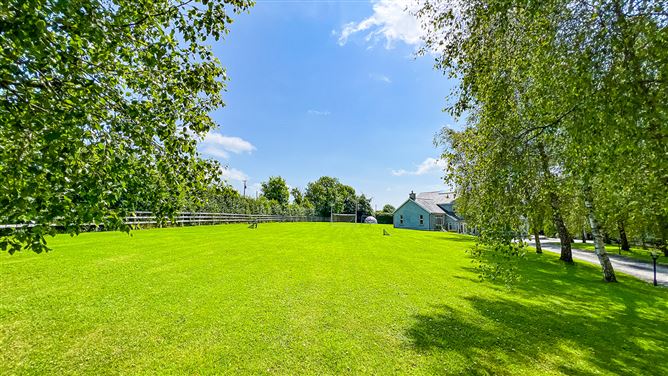 Trewithen Lodge on 5.5 acres & stables, Bonnettstown, Tullaroan Road, Co. Kilkenny