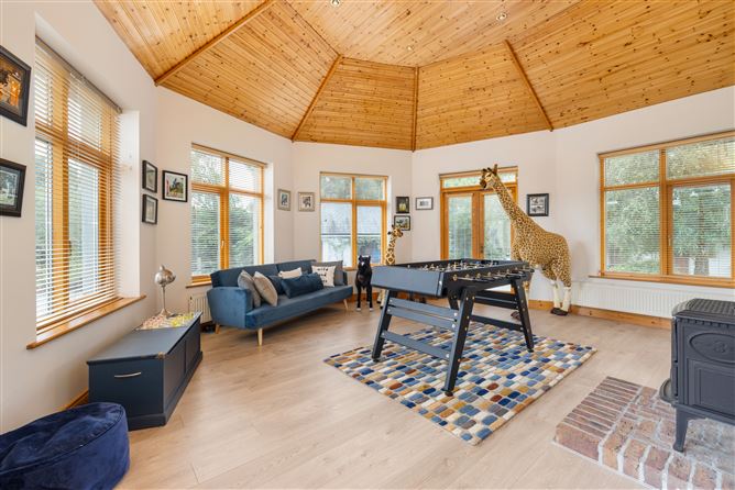 Trewithen Lodge on 5.5 acres & stables, Bonnettstown, Tullaroan Road, Co. Kilkenny