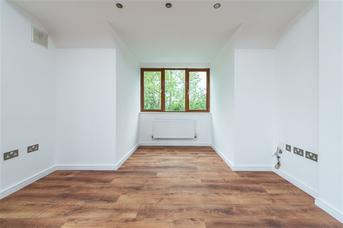 https://photos-a.propertyimages.ie/media/5/7/9/5001975/1764e2b8-f3f6-4a51-b320-c42061e8d2b6_l.jpg