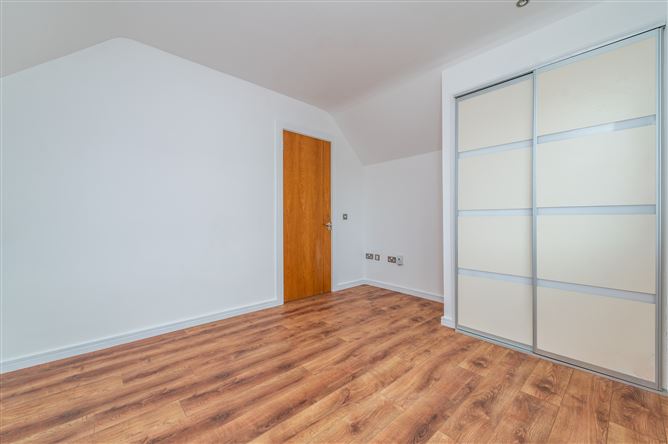 https://photos-a.propertyimages.ie/media/5/7/9/5001975/1764e2b8-f3f6-4a51-b320-c42061e8d2b6_l.jpg
