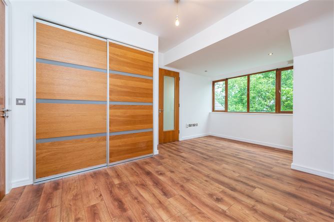 https://photos-a.propertyimages.ie/media/5/7/9/5001975/1764e2b8-f3f6-4a51-b320-c42061e8d2b6_l.jpg