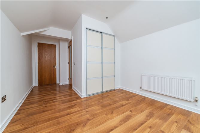 https://photos-a.propertyimages.ie/media/5/7/9/5001975/1764e2b8-f3f6-4a51-b320-c42061e8d2b6_l.jpg