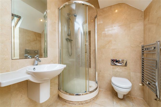 https://photos-a.propertyimages.ie/media/5/7/9/5001975/1764e2b8-f3f6-4a51-b320-c42061e8d2b6_l.jpg