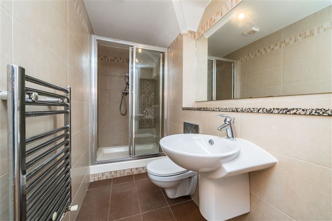 https://photos-a.propertyimages.ie/media/5/7/9/5001975/1764e2b8-f3f6-4a51-b320-c42061e8d2b6_l.jpg