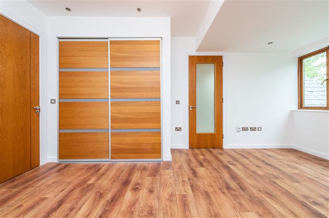 https://photos-a.propertyimages.ie/media/5/7/9/5001975/1764e2b8-f3f6-4a51-b320-c42061e8d2b6_l.jpg