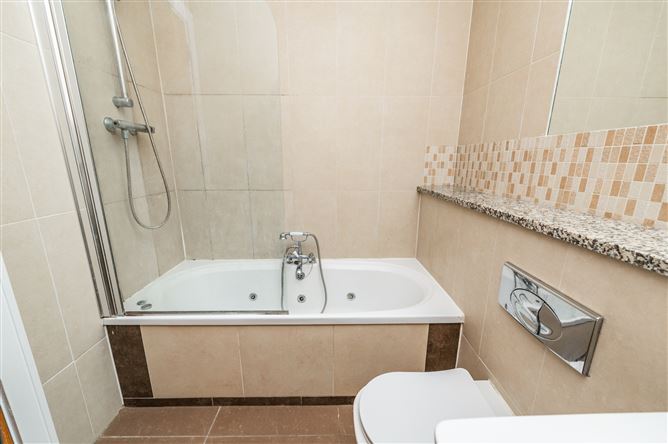 https://photos-a.propertyimages.ie/media/5/7/9/5001975/1764e2b8-f3f6-4a51-b320-c42061e8d2b6_l.jpg