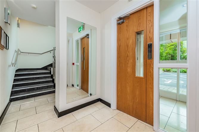 https://photos-a.propertyimages.ie/media/5/7/9/5001975/1764e2b8-f3f6-4a51-b320-c42061e8d2b6_l.jpg