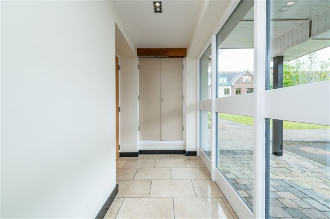 https://photos-a.propertyimages.ie/media/5/7/9/5001975/1764e2b8-f3f6-4a51-b320-c42061e8d2b6_l.jpg