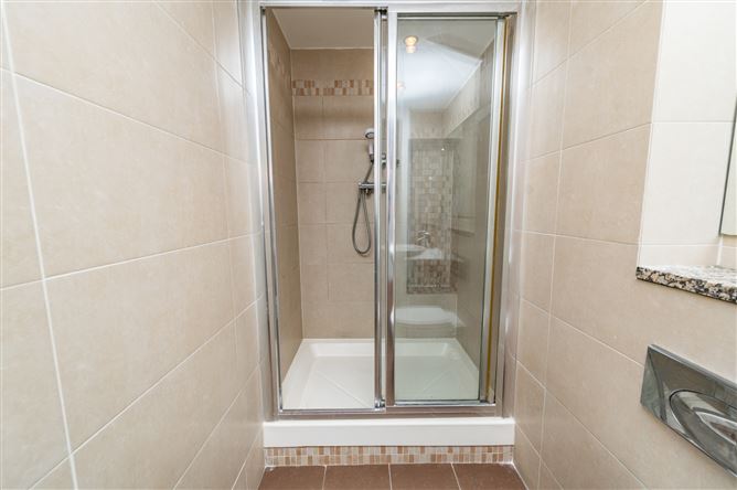 https://photos-a.propertyimages.ie/media/5/7/9/5001975/1764e2b8-f3f6-4a51-b320-c42061e8d2b6_l.jpg