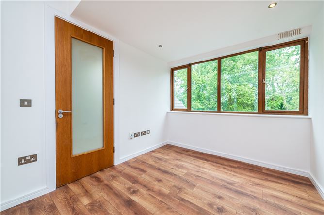 https://photos-a.propertyimages.ie/media/5/7/9/5001975/1764e2b8-f3f6-4a51-b320-c42061e8d2b6_l.jpg