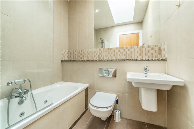 https://photos-a.propertyimages.ie/media/5/7/9/5001975/1764e2b8-f3f6-4a51-b320-c42061e8d2b6_l.jpg