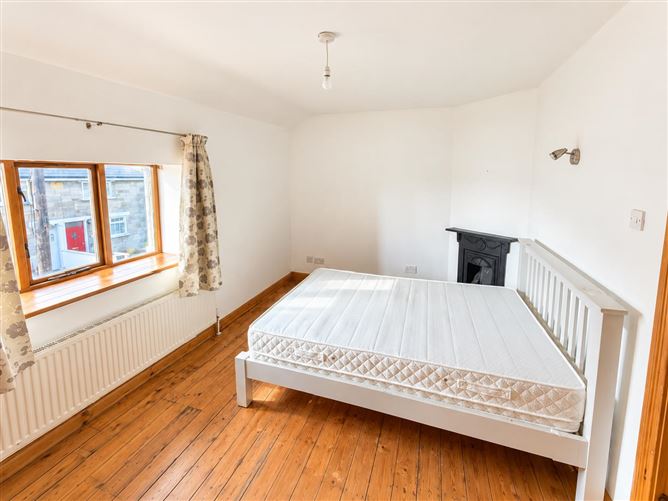 28 Belgium Park, Monaghan Town