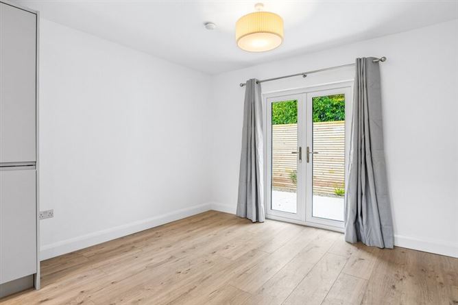 3 Heathfield, Monkstown, Co. Dublin., Co. Cork