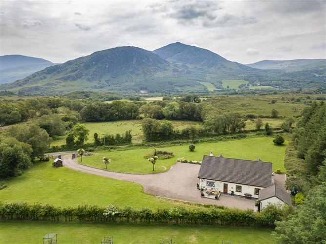 Kennedys Cottage, Cummeen Upper, Kilgarvan, Co. Kerry