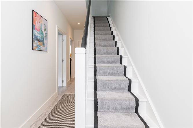 2 Clay Farm Lawn, Leopardstown, Dublin 18