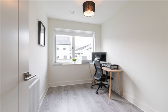 2 Clay Farm Lawn, Leopardstown, Dublin 18