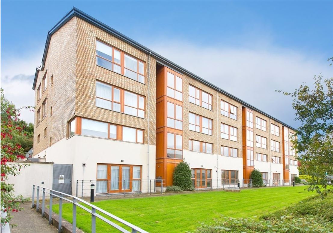 8 Woodside Hall, Ticknock Hill, Sandyford, Dublin 18