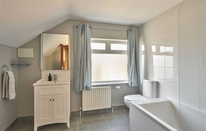 https://photos-a.propertyimages.ie/media/5/8/0/4904085/4c623c0a-320d-4d96-9c7e-d2acbbff4cb1_l.jpg