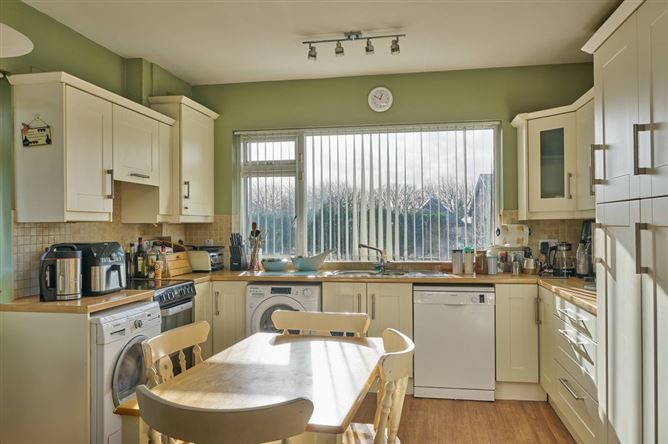 https://photos-a.propertyimages.ie/media/5/8/0/4904085/4c623c0a-320d-4d96-9c7e-d2acbbff4cb1_l.jpg