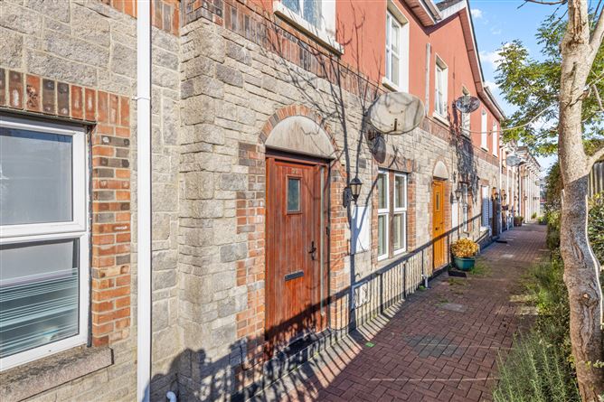 25 Belleville, New Ross, Co. Wexford