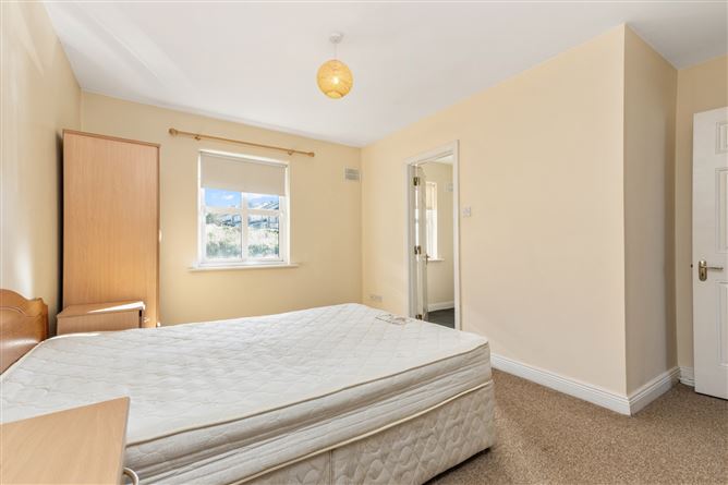 25 Belleville, New Ross, Co. Wexford