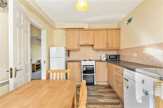 25 Belleville, New Ross, Co. Wexford