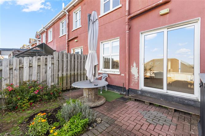 25 Belleville, New Ross, Co. Wexford