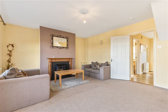 25 Belleville, New Ross, Co. Wexford