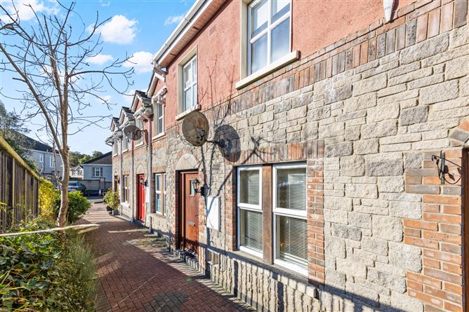 25 Belleville, New Ross, Co. Wexford