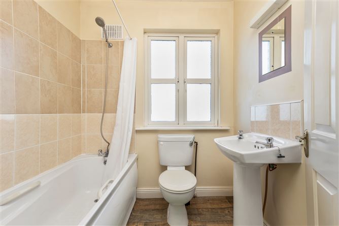 25 Belleville, New Ross, Co. Wexford