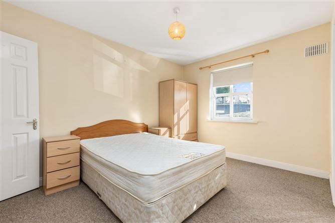 25 Belleville, New Ross, Co. Wexford