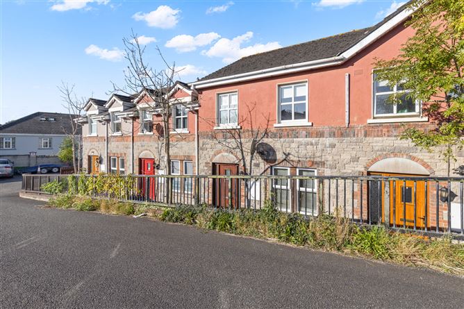 25 Belleville, New Ross, Co. Wexford