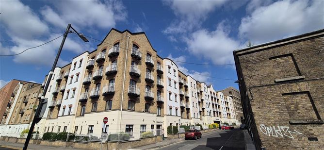 €1,900 / month
