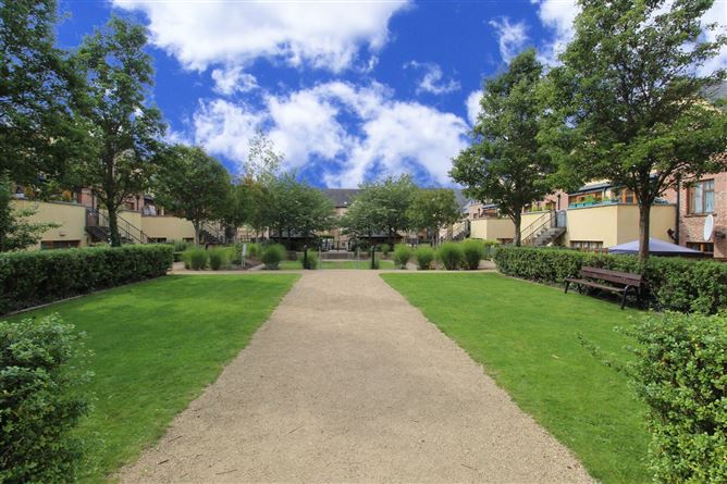 13 Woodbrook Park, Castleknock, Dublin 15