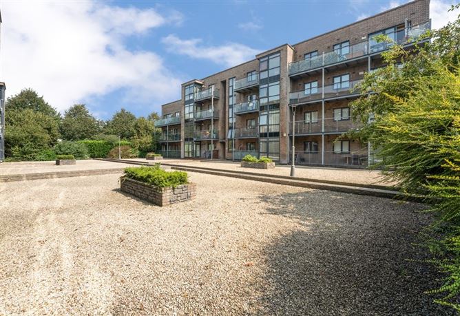 https://photos-a.propertyimages.ie/media/5/8/3/4951385/63aeb694-301e-4717-afd0-3cd8072712c8_l.jpg