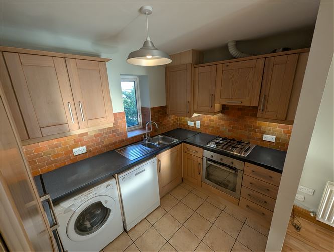 https://photos-a.propertyimages.ie/media/5/8/3/4951385/63aeb694-301e-4717-afd0-3cd8072712c8_l.jpg