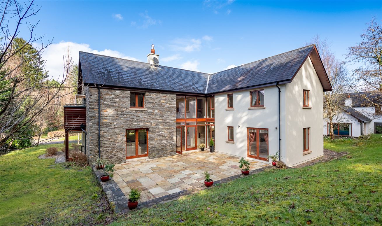 An Dún House, 6 Mountain View, Sheen Falls Country Club, Kenmare, Co. Kerry, V93 XK85