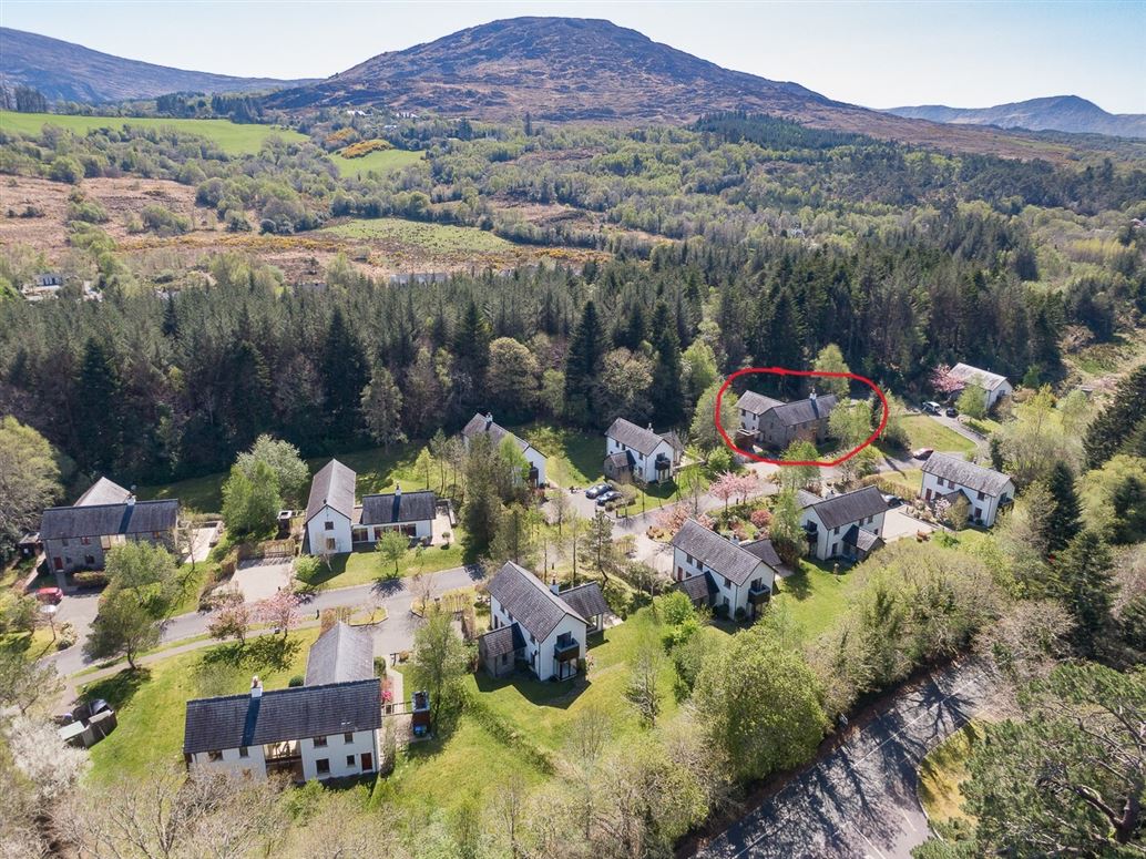 An Dún House, 6 Mountain View, Sheen Falls Country Club, Kenmare, Co. Kerry, V93 XK85