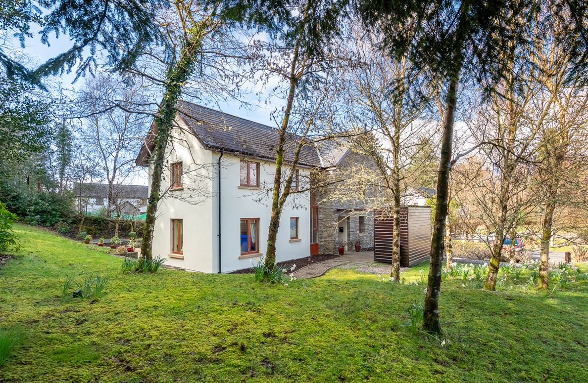 An Dún House, 6 Mountain View, Sheen Falls Country Club, Kenmare, Co. Kerry, V93 XK85