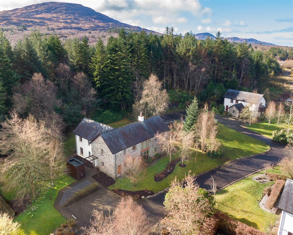 An Dún House, 6 Mountain View, Sheen Falls Country Club, Kenmare, Co. Kerry, V93 XK85