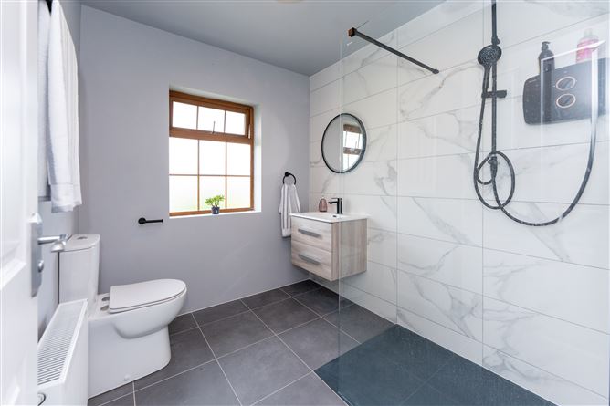 Roo West, Ardnacrusha, Clare