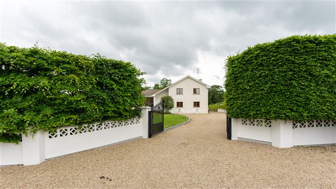 Roo West, Ardnacrusha, Clare