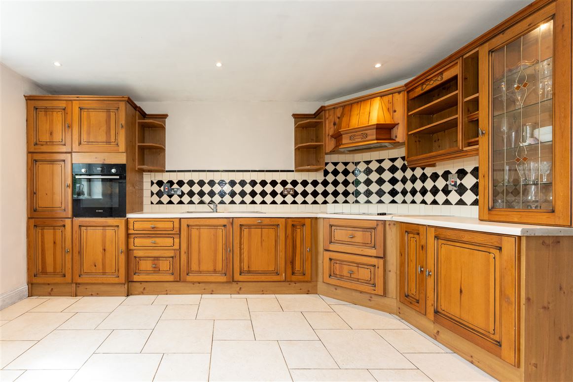 Roo West, Ardnacrusha, Clare